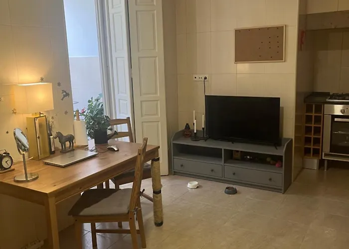 Apartmán комната с двуспальной кроватью в уютных апартаментах Lisboa